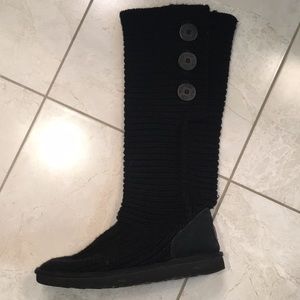 Black sweater Uggs